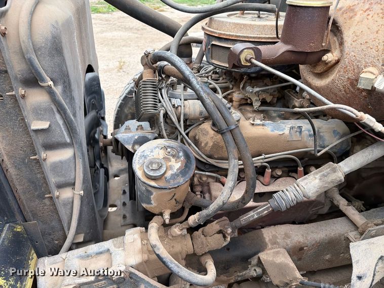 image for item EA0536 1982 Ford LN700 fuel truck