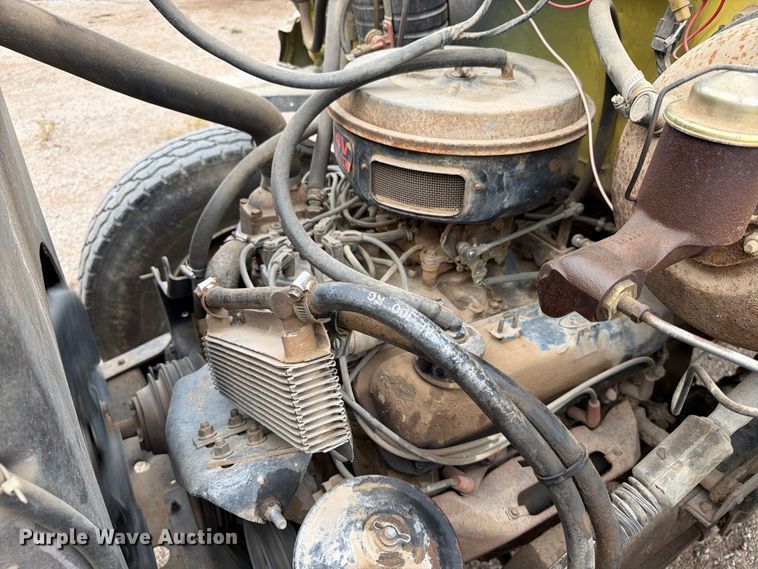 image for item EA0536 1982 Ford LN700 fuel truck