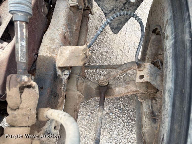 image for item EA0536 1982 Ford LN700 fuel truck
