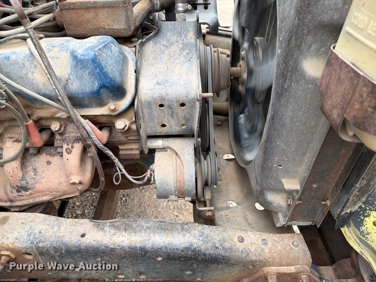 image for item EA0536 1982 Ford LN700 fuel truck