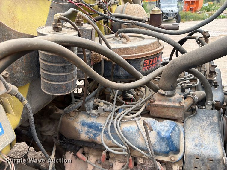 image for item EA0536 1982 Ford LN700 fuel truck