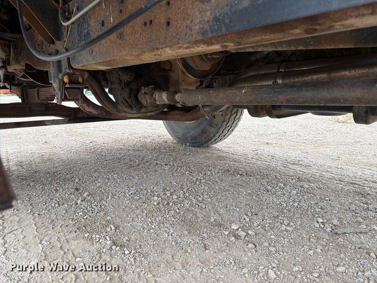 image for item EA0536 1982 Ford LN700 fuel truck