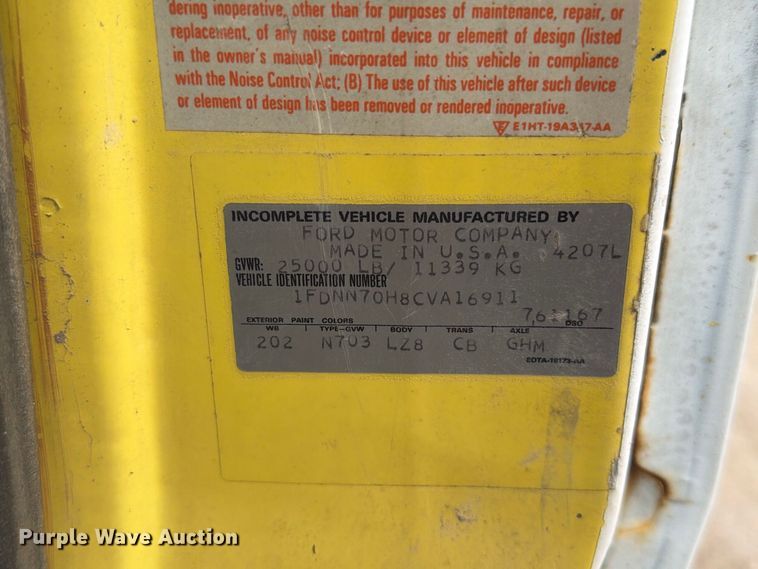image for item EA0536 1982 Ford LN700 fuel truck