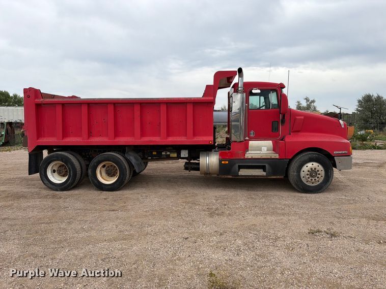 image for item EA0537 1994 Kenworth T600 dump truck