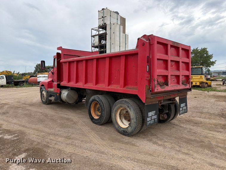 image for item EA0537 1994 Kenworth T600 dump truck