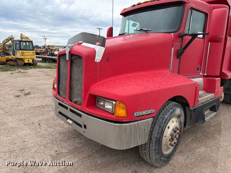 image for item EA0537 1994 Kenworth T600 dump truck