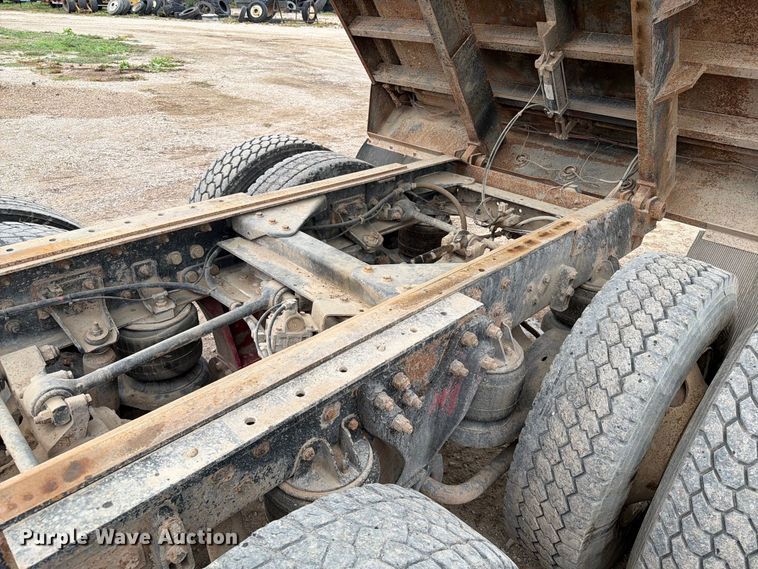 image for item EA0537 1994 Kenworth T600 dump truck
