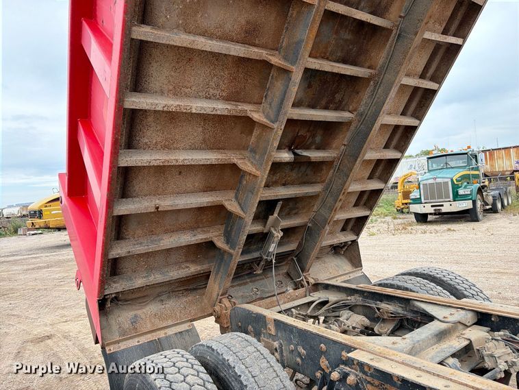 image for item EA0537 1994 Kenworth T600 dump truck
