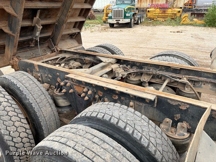 image for item EA0537 1994 Kenworth T600 dump truck