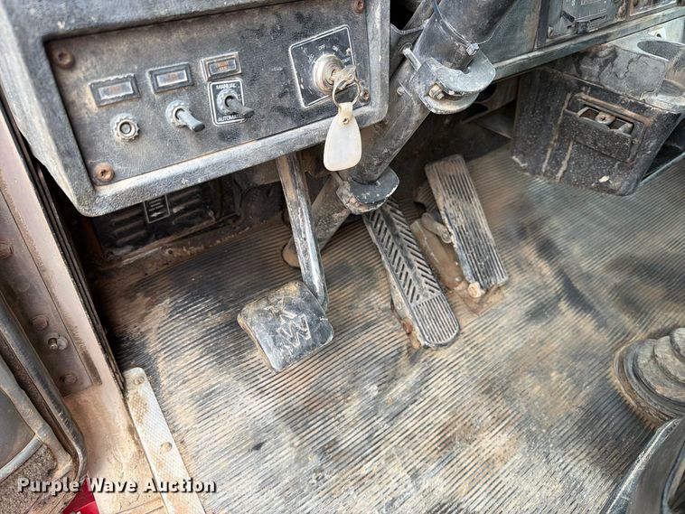 image for item EA0537 1994 Kenworth T600 dump truck