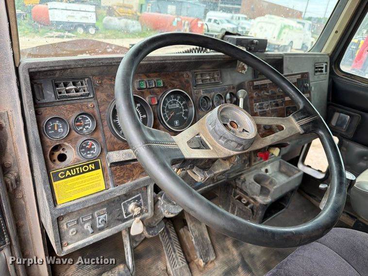 image for item EA0537 1994 Kenworth T600 dump truck