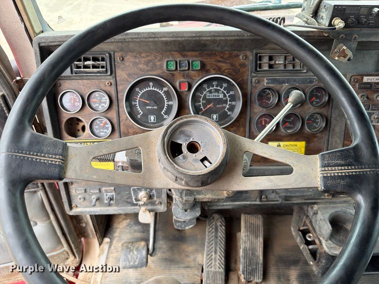 image for item EA0537 1994 Kenworth T600 dump truck
