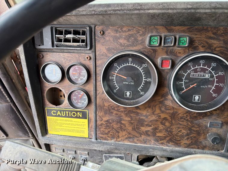 image for item EA0537 1994 Kenworth T600 dump truck