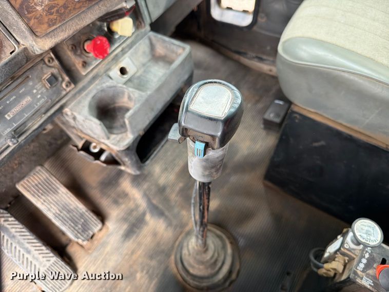 image for item EA0537 1994 Kenworth T600 dump truck
