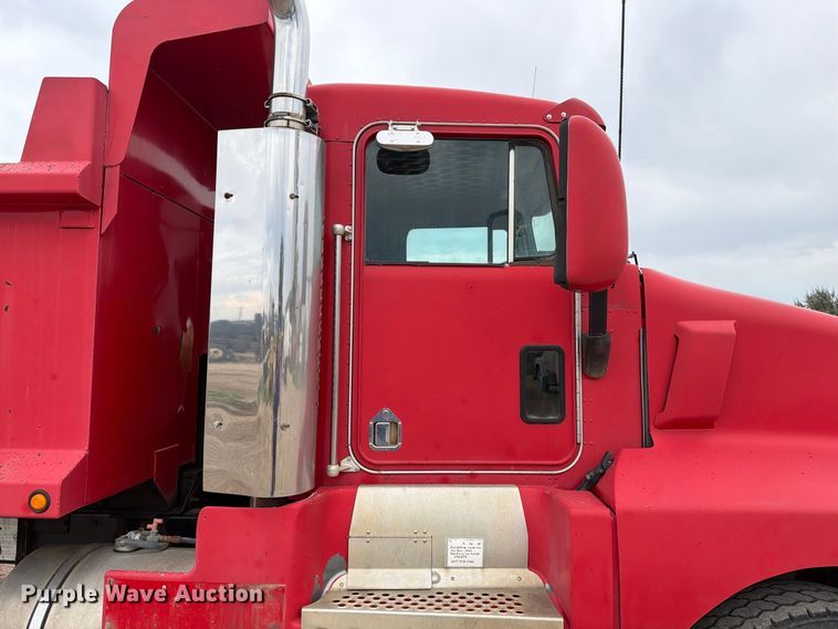 image for item EA0537 1994 Kenworth T600 dump truck