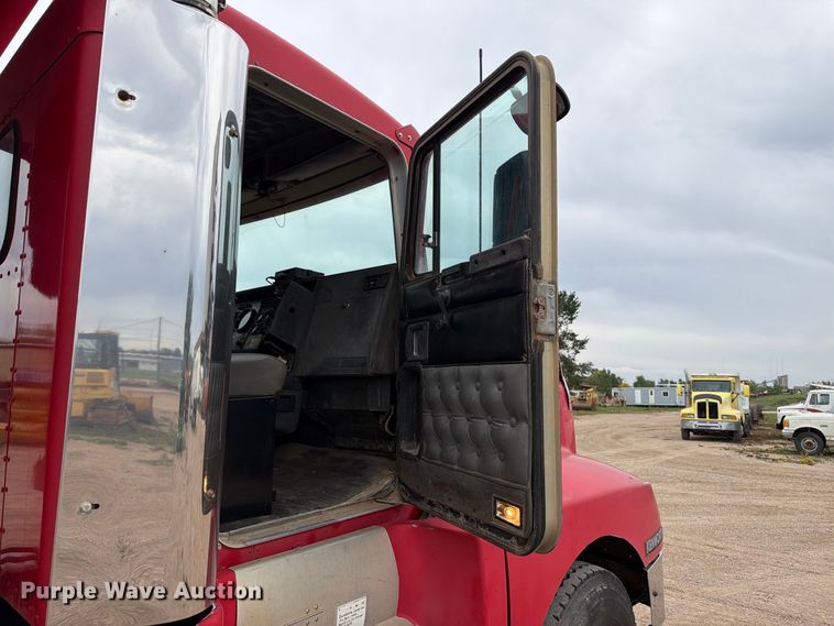 image for item EA0537 1994 Kenworth T600 dump truck
