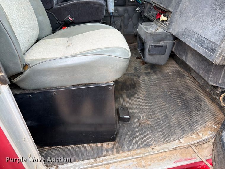 image for item EA0537 1994 Kenworth T600 dump truck