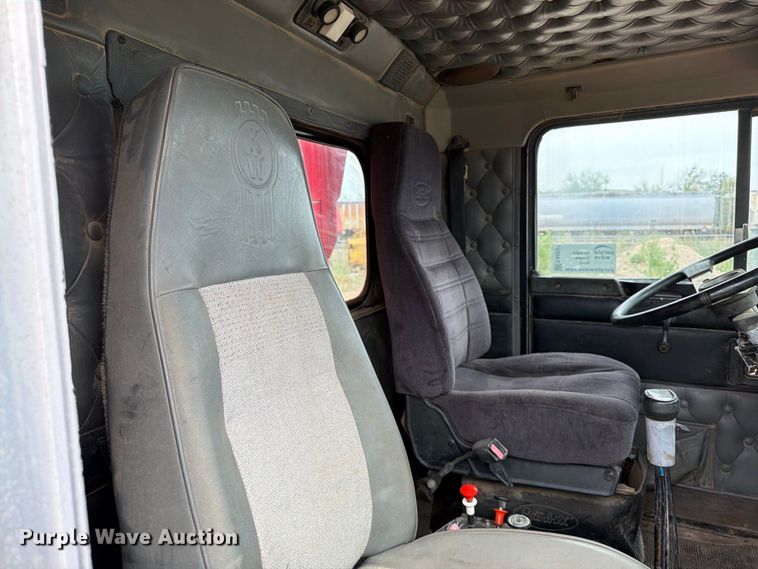 image for item EA0537 1994 Kenworth T600 dump truck