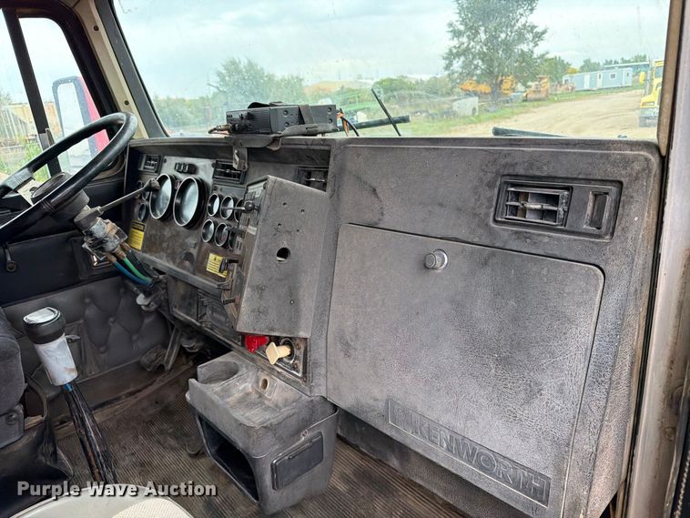 image for item EA0537 1994 Kenworth T600 dump truck