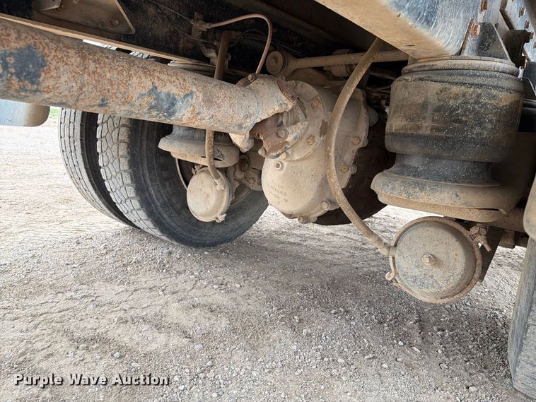 image for item EA0537 1994 Kenworth T600 dump truck