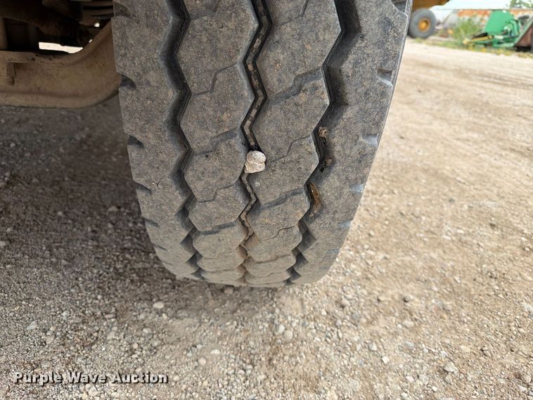 image for item EA0537 1994 Kenworth T600 dump truck