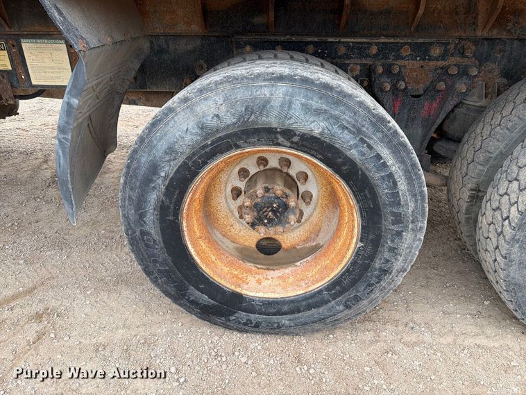 image for item EA0537 1994 Kenworth T600 dump truck