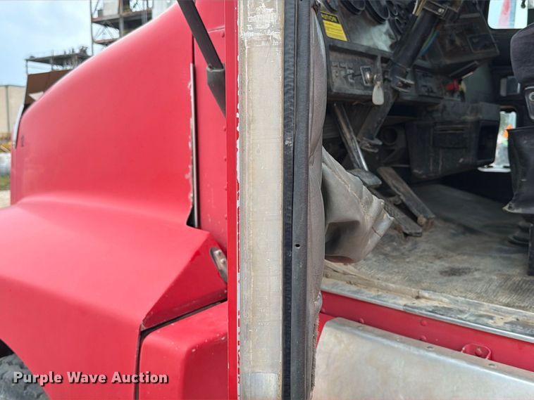 image for item EA0537 1994 Kenworth T600 dump truck