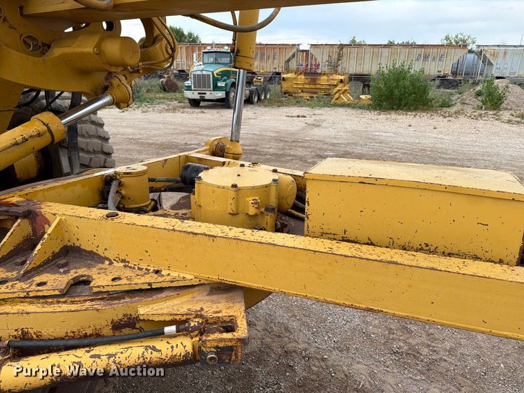 image for item EA0538 1981 Caterpillar 16G motor grader