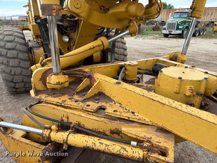 image for item EA0538 1981 Caterpillar 16G motor grader