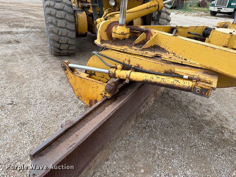 image for item EA0538 1981 Caterpillar 16G motor grader