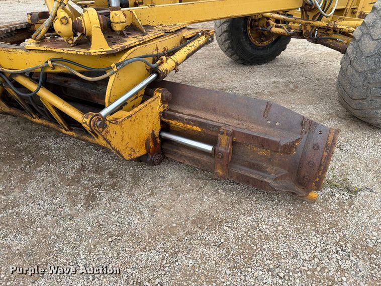 image for item EA0538 1981 Caterpillar 16G motor grader