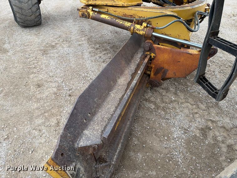 image for item EA0538 1981 Caterpillar 16G motor grader