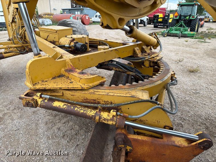 image for item EA0538 1981 Caterpillar 16G motor grader