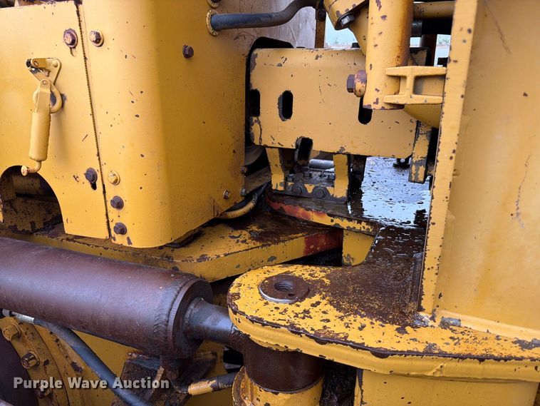 image for item EA0538 1981 Caterpillar 16G motor grader