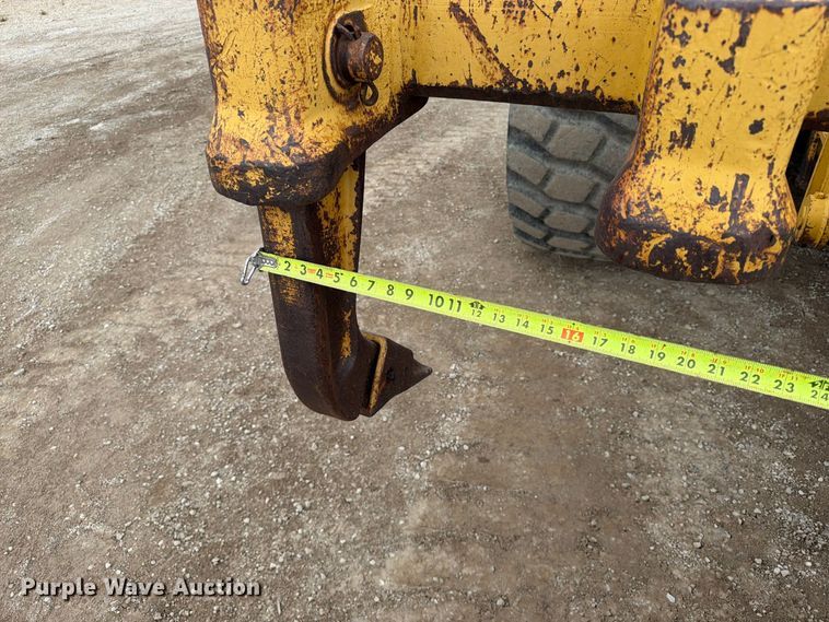 image for item EA0538 1981 Caterpillar 16G motor grader