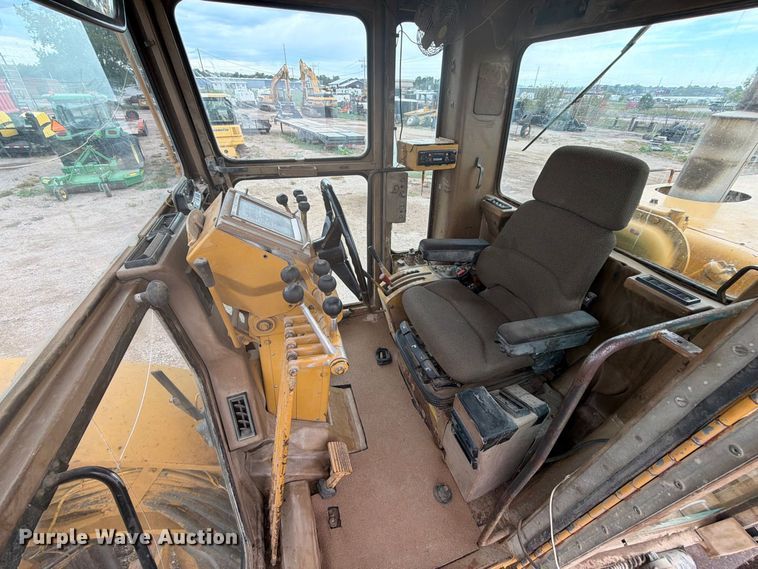 image for item EA0538 1981 Caterpillar 16G motor grader