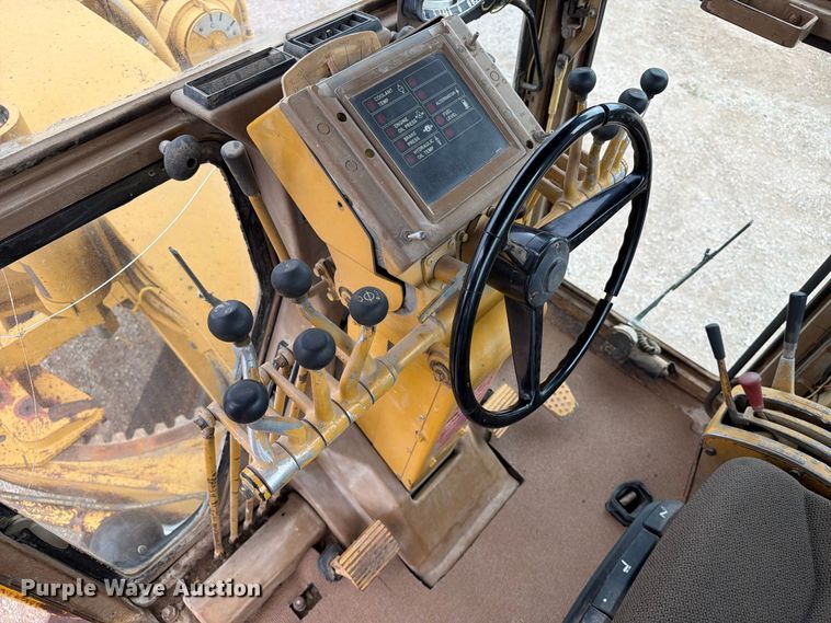 image for item EA0538 1981 Caterpillar 16G motor grader