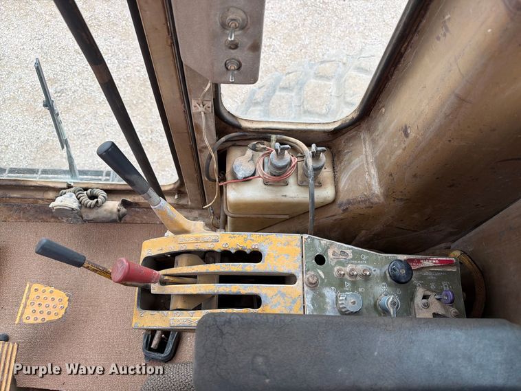 image for item EA0538 1981 Caterpillar 16G motor grader