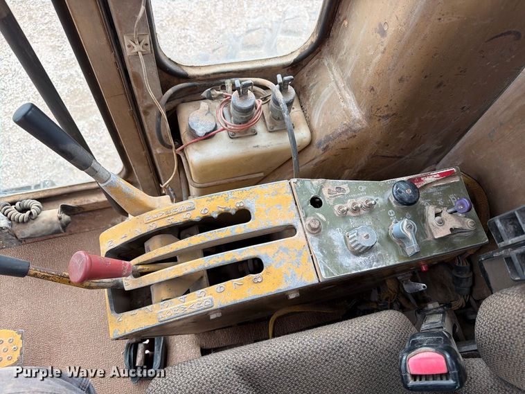 image for item EA0538 1981 Caterpillar 16G motor grader