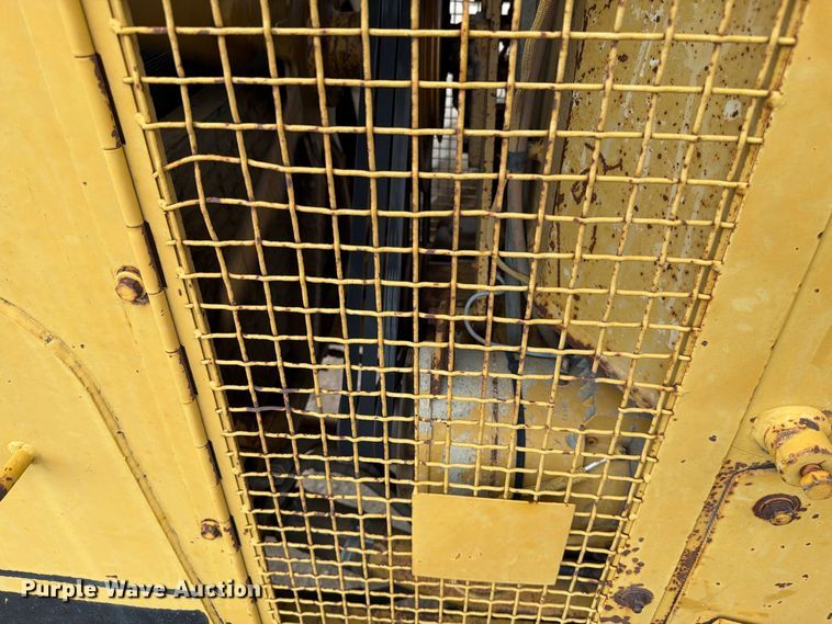 image for item EA0538 1981 Caterpillar 16G motor grader