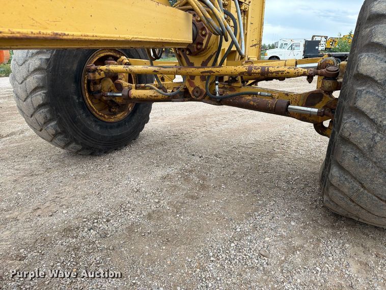 image for item EA0538 1981 Caterpillar 16G motor grader