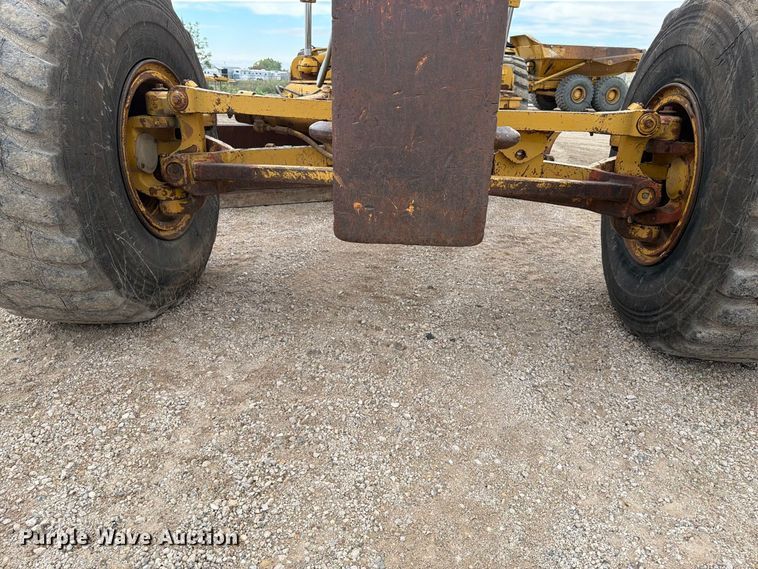 image for item EA0538 1981 Caterpillar 16G motor grader