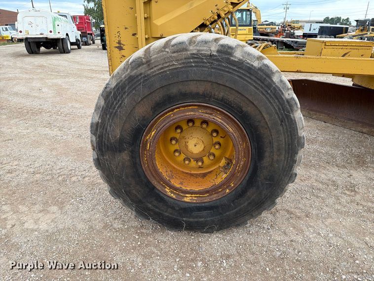 image for item EA0538 1981 Caterpillar 16G motor grader