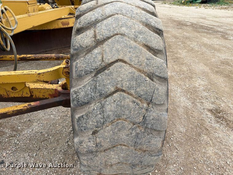 image for item EA0538 1981 Caterpillar 16G motor grader