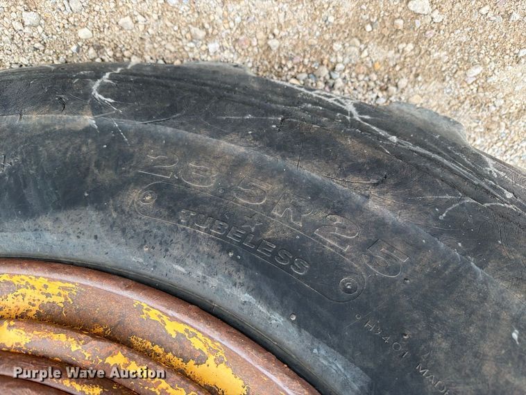 image for item EA0538 1981 Caterpillar 16G motor grader