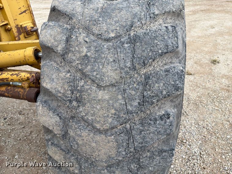 image for item EA0538 1981 Caterpillar 16G motor grader