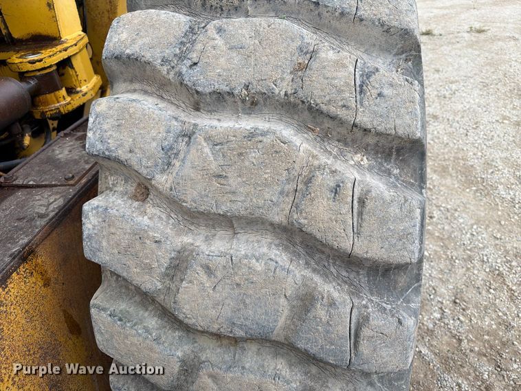 image for item EA0538 1981 Caterpillar 16G motor grader