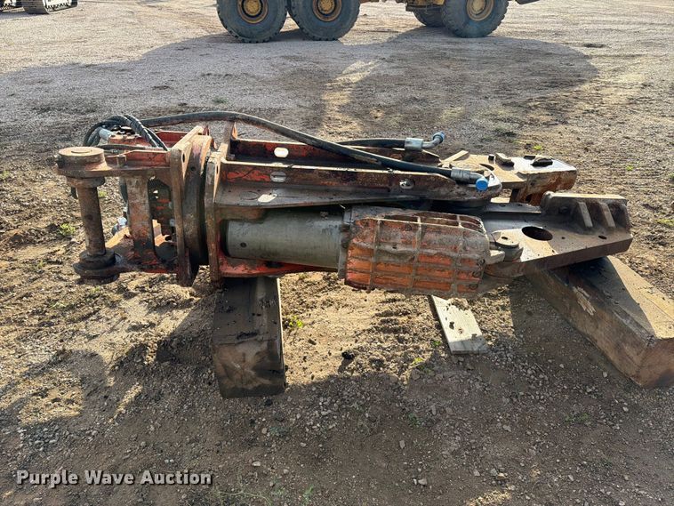 image for item EA0543 NPK M28 excavator shear