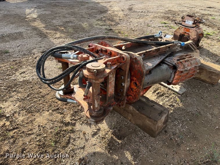 image for item EA0543 NPK M28 excavator shear