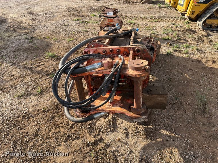 image for item EA0543 NPK M28 excavator shear